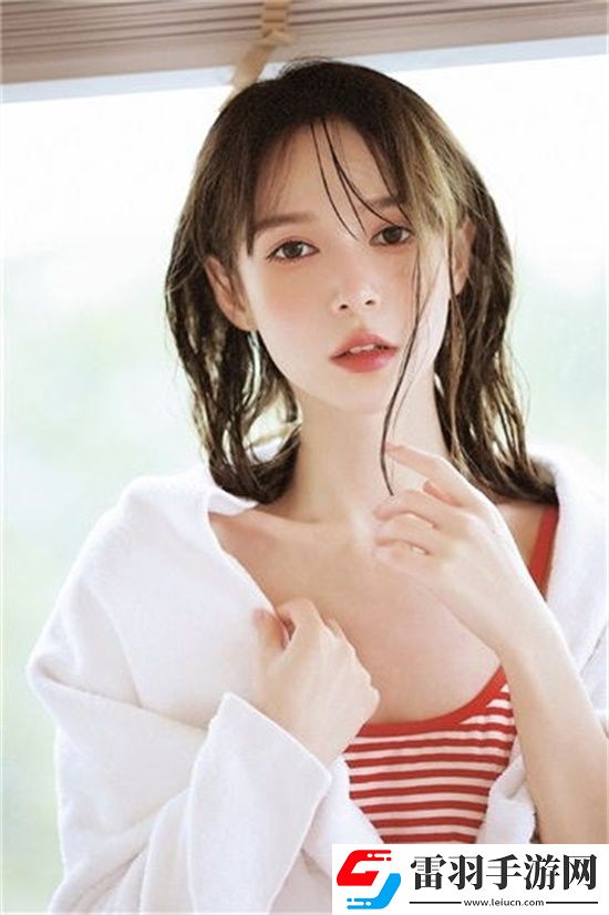 一面親著一面膜胸口