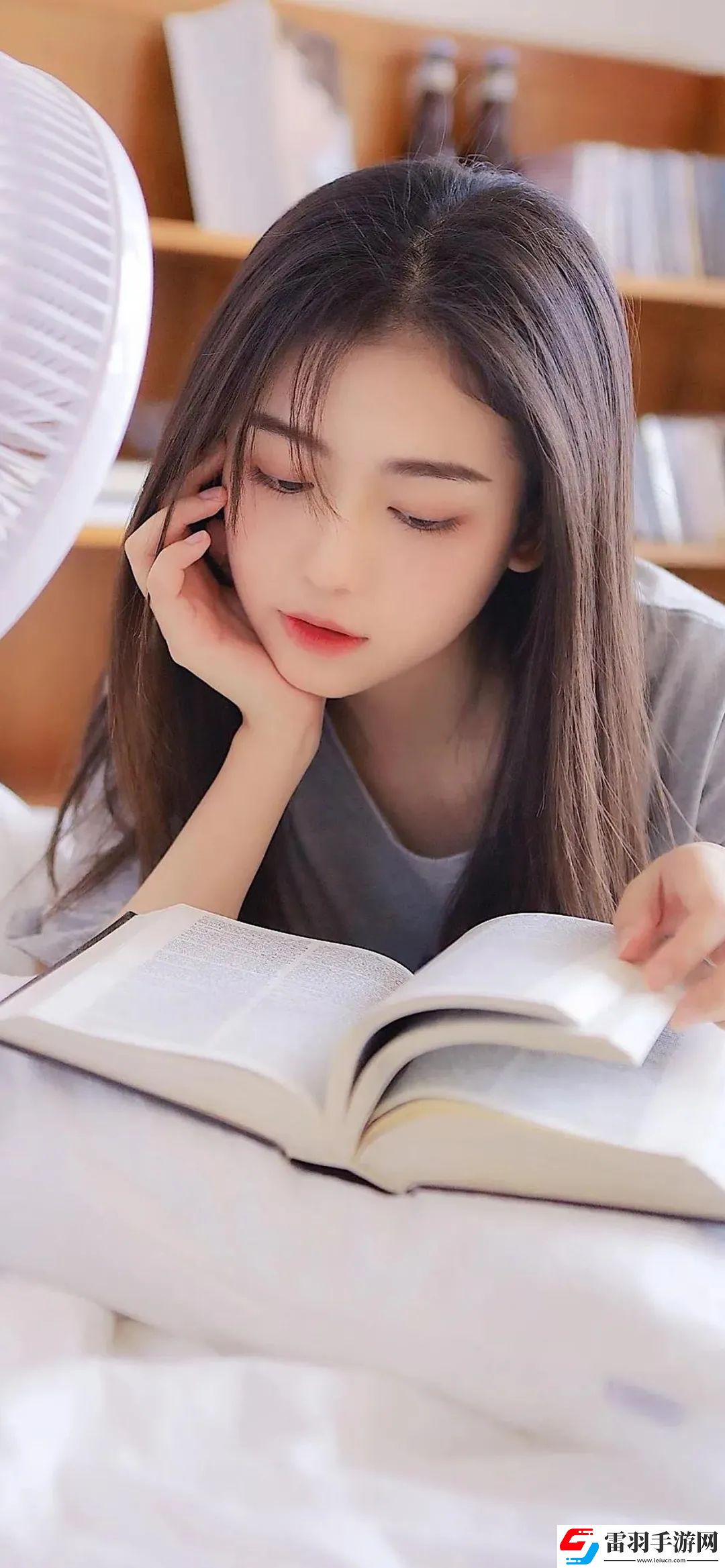 從后面抱著媽媽突然臉一紅