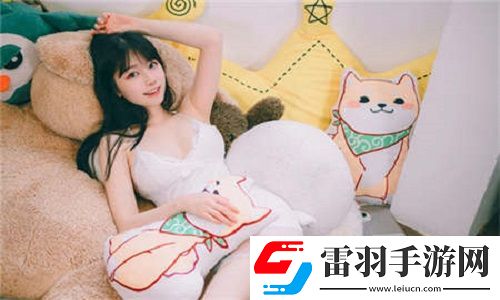 一前一后三個(gè)人一起騎自行車(chē)