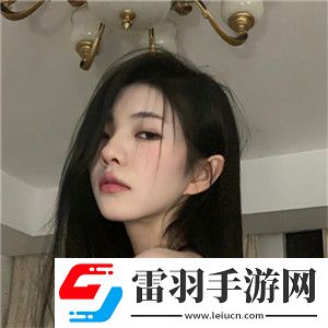 寶寶扶著水池乖乖讓爸爸洗頭宣稱將免費(fèi)