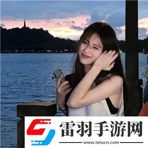 只有幾根帶子遮住重要部位