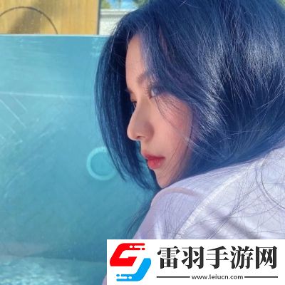 2021最新側(cè)臉精致的好看女生微信頭像太陽(yáng)不是突然下山的熱情與期待也是