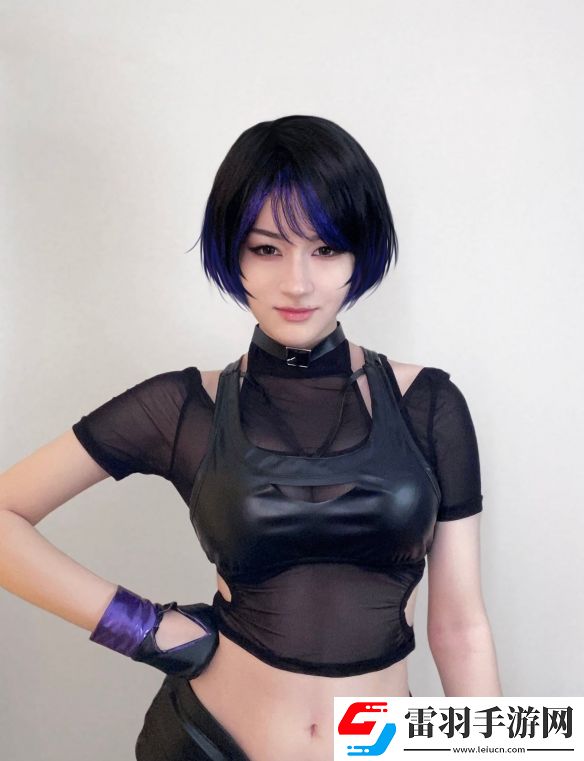 櫻花妹COS生化危機艾達王這腰臀比也太致命了