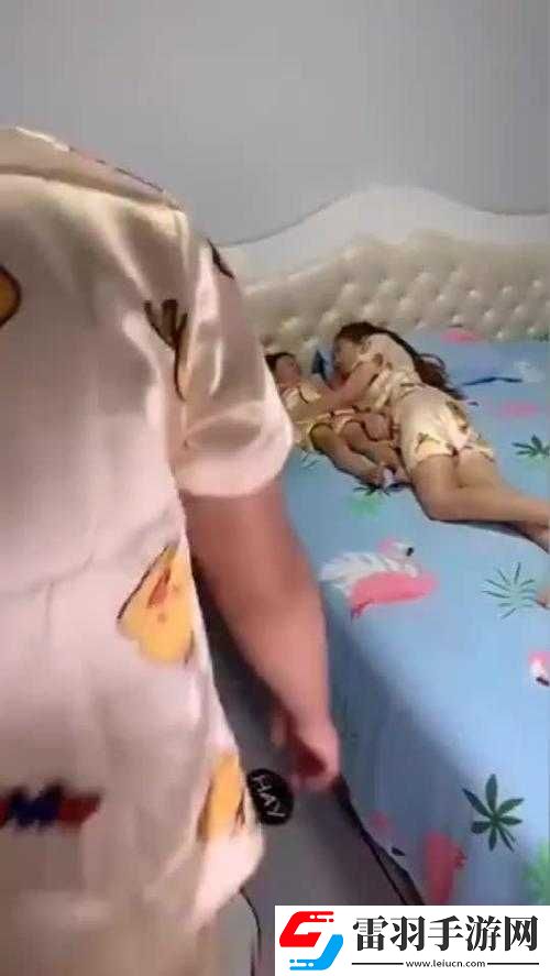 抱著兒媳婦睡覺