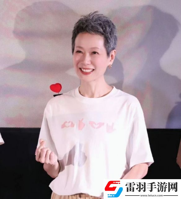 60歲葉童滿頭白發遭吐槽太顯老！本人回應