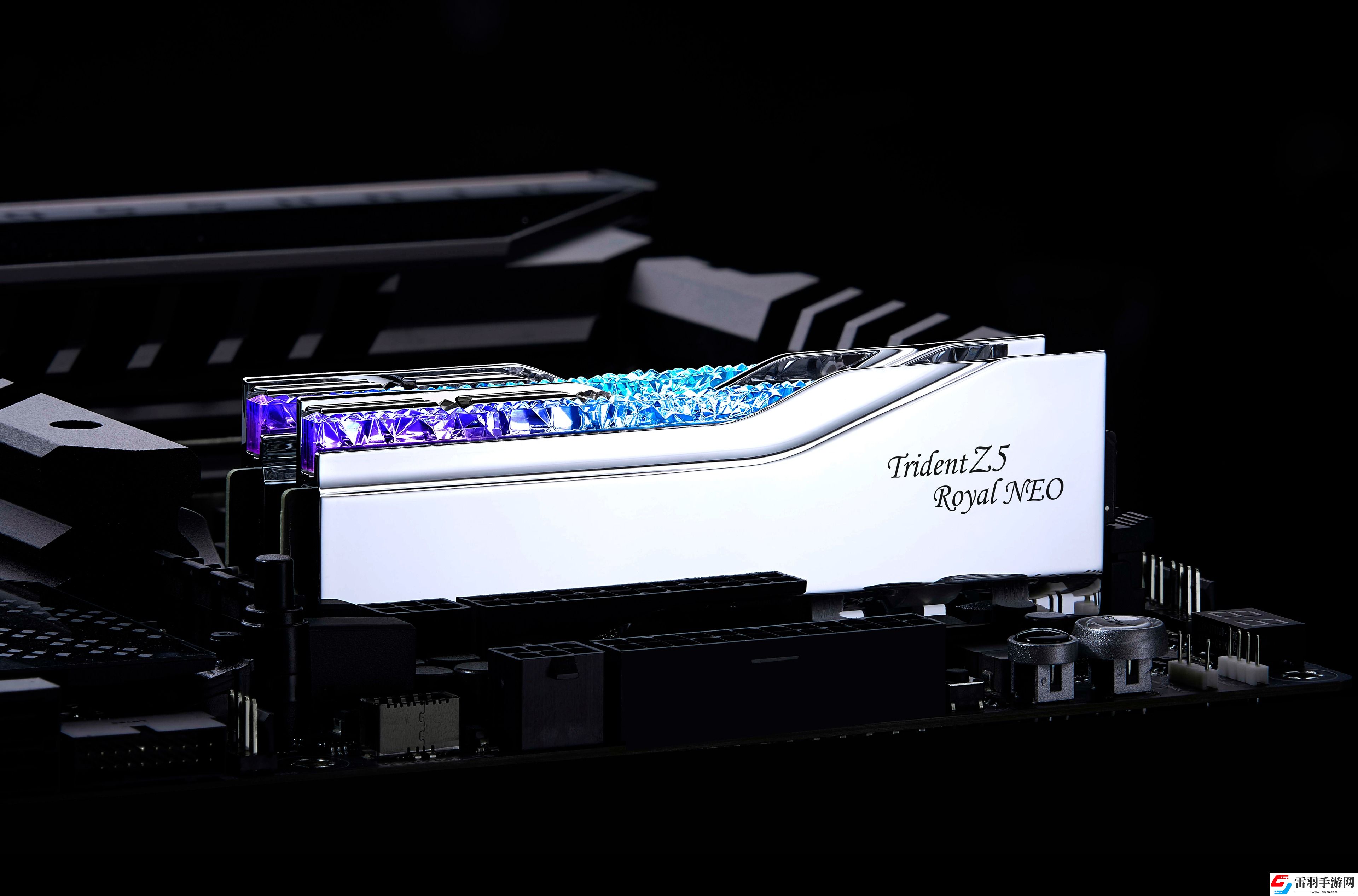 再創巔峰!芝奇展示DDR5