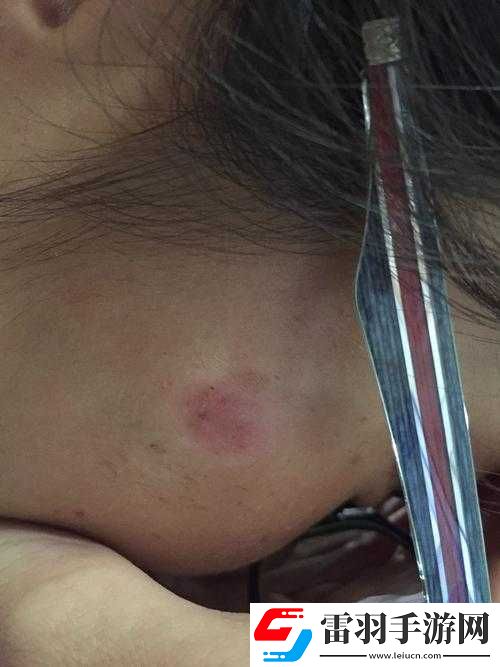 男生很突然地摸了我的臉