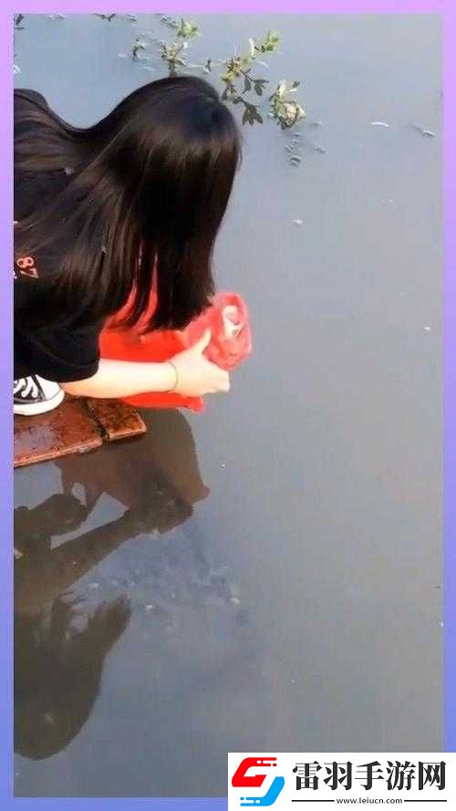 女人絕技鯉魚喝水