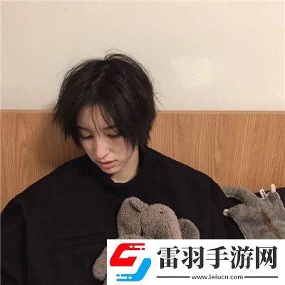 最新版高顏值好看的短發女生頭像小清新相比于喜歡你我想我應該先愛自己