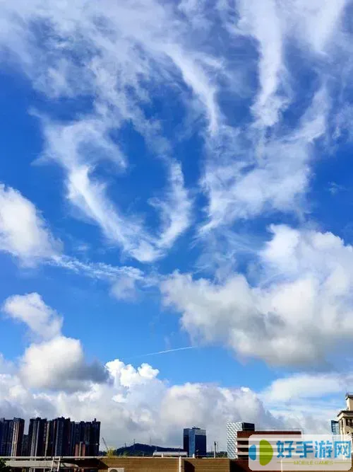 天上云千姿百態(tài)