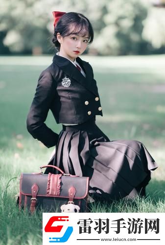 游泳館里的兩個教練孟月月帶動活力